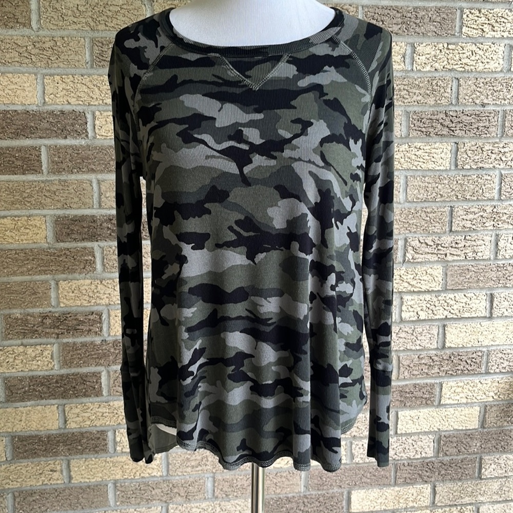 EVEREVE  Camo Tunic Style LS Top
